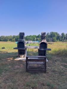 Campings Pepere, bus amenage dans camping a la ferme : photos des chambres