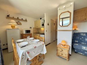 Studio cabine à 700m de Praz-Sur-Arly, navettes gratuites, parking, wifi et ménage inclus - FR-1-603-4