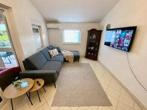 Two Bedroom Top Floor Pula Apartment With Balcony