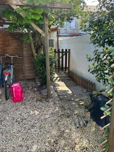 Cottage, private terrace in La Rochelle