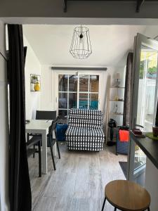 Cottage, private terrace in La Rochelle