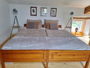 Apartma Under The Drunk Railroad