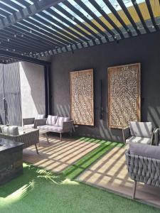 Modern Beautiful 1 Br apartment!