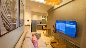 Modern Beautiful 1 Br apartment!