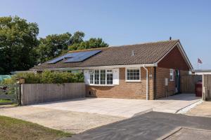 Coastal Retreat with Hot Tub Walk to Beach