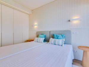 Penthouse T4 com Vista Mar em Quarteira