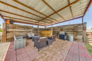 4 Mi to Museums Roswell Getaway with Game Room! - 3hvězdičkové hotely ve městě Roswell