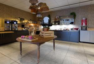 Hotels B&B HOTEL Reims Centre Erlon : photos des chambres