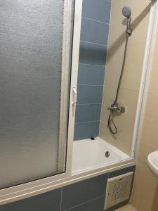 Apparemment très bien équipé et Très propre Dans un bon emplacement