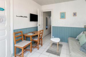 Nid Douillet Entre Plage Et Port