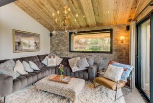 Chalet Papillon - Alpes Travel - Detached Chalet - Les Praz - Sleeps 8-10