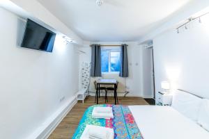 Glastonbury - ContactlessCheckIn - Free Parking