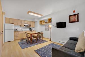 Winterpoint 33B by Ski Country Resorts