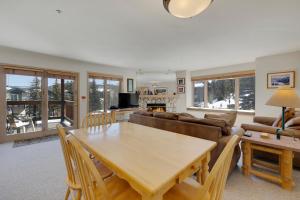 Tyra Stream 234 by Ski Country Resorts