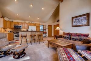 Highlander 305 by Ski Country Resorts
