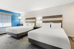 One-Bedroom Queen Suite - Non-Smoking room in Holiday Inn Express Princeton/I-77 an IHG Hotel