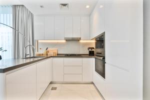 Venetian - Relax in your private pool balcony in Dubai