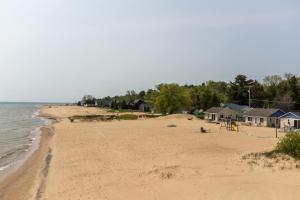 Waterfront Cabin with New Bath - 3hvězdičkové hotely ve městě Oscoda
