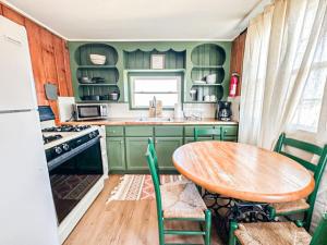 Waterfront Cabin with New Bath