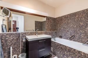 GuestReady - Abundant Light and Charm in Charonne