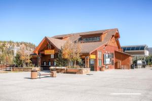 Ski Country Penthouse 3 by Ski Country Resorts