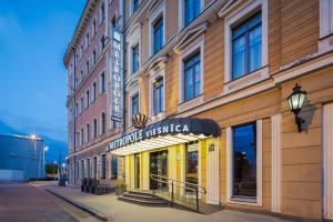 Metropole Hotel by Semarah