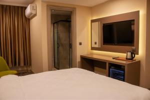 Max Suite Hotel