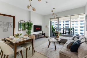 Burj & Fountain View 2BR Steps from Dubai Mall