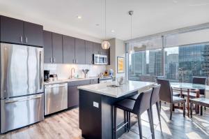 Luxury Apt with Balcony In Seaport
