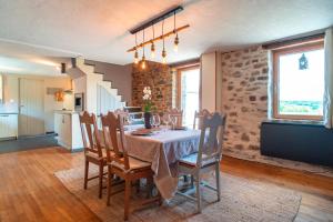 Maisons de vacances La Jasserie - Jardin de 1800 m² et terrasse : photos des chambres