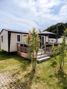 De Strandhoed Drenthe - Boshuisje bij een meer