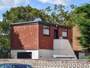 Gable End Coastal Retreat