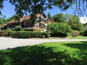 Studio en rez de jardin , vue montagne