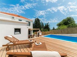 Antica holiday house with pool, sea view
