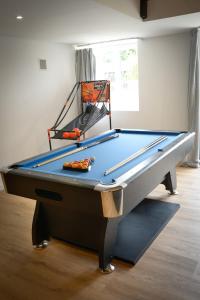 la longère aux volets rouges