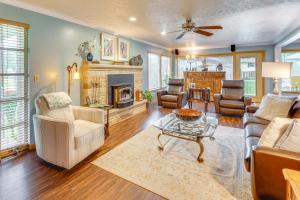 3 Mi to Pro Football Hall of Fame Home with Yard!