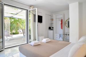 Alekos Luxury Suites - Free 24hr Transformation From To Airport