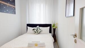 WroApart Family Comfort Residence at Two Towers, Stylish 2-Bedroom Apartment by the Odra River 2 Balconies- Parking - 10 min from Market Square