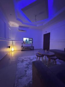 شقق فاخرة بحي الروضة مع سينما بغرفة النوم