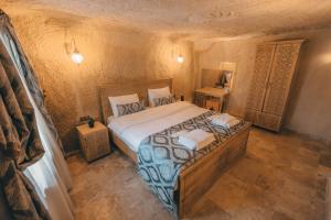 Turbel Cave House