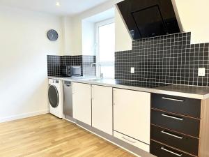 Central and Spacious Apartment for 8 in Vestbyen