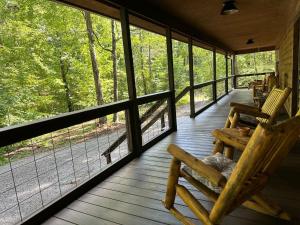 Laurelwood Luxury Cabin Hot Tub