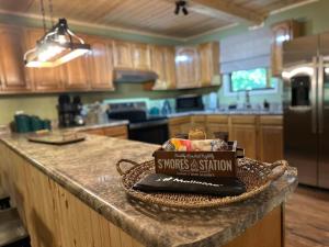 Laurelwood Luxury Cabin Hot Tub