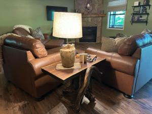 Laurelwood Luxury Cabin Hot Tub