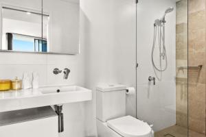 Chic 1BR Getaway Steps from Beach and Surfers Paradise