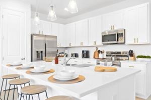 673 BRAND NEW 3BR Luxury House by Disney Orlando