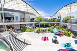 골드코스트 Chic 1BR Getaway Steps from Beach and Surfers Paradise 싱글룸 로비