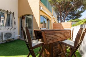 Ô Soleil Bright Apartment with Terrace and Private Parking