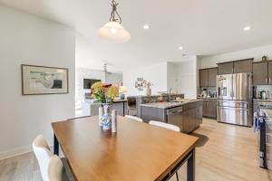 7 Mi to Dtwn Asheville Apt with Sauna Access!