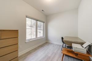 7 Mi to Dtwn Asheville Apt with Sauna Access!